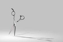 Naložite sliko v pregledovalnik galerije, Ročno izdelane škarje so izdelane po enakem postopku kot so jih izvrstni mojstri in izumitelji »Hamagurija« izdelovali pred mnogo leti.. konveksni rob. Kot rečeno, proizvodnja škarij vključuje preko 200 proizvodnih procesnih korakov.