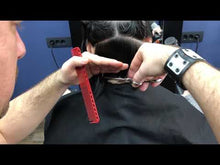 Naložite videoposnetek v pregledovalnik galerije in ga predvajajte, Japonska tehnologija - ročno narejeno Visoko kvalitetno jeklo (Japonsko Hitachi steel  VG-10) 5 star ***** Ergonomska oblika in prijazna karpalnim kanalom zapestja Delno konveksno rezilo Tehnika striženja za vsestransko striženje Na voljo tudi model za levičarje Gratis etui za dvojne skarje in glavnik 3 leta garancije Info 0038640422016 NAŠE SKARJE UPORABLJAJO FINALISTI Alternative Hair Show London