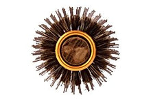 Naložite sliko v pregledovalnik galerije, Profesionalne krtače za lase so izdelane iz naravnih mehkih ščetin divje svinje v kombinaciji s ščetinami iz sinteznega polimernega materiala, ki ga odlikuje izjemna odpornost na toploto (do 230 ºC) - na ta način so združene prednosti naravnih in umetnih materialov, kar omogoča širok spekter rabe krtač.