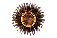 Naložite sliko v pregledovalnik galerije, Profesionalne krtače za lase so izdelane iz naravnih mehkih ščetin divje svinje v kombinaciji s ščetinami iz sinteznega polimernega materiala, ki ga odlikuje izjemna odpornost na toploto (do 230 ºC) - na ta način so združene prednosti naravnih in umetnih materialov, kar omogoča širok spekter rabe krtač.