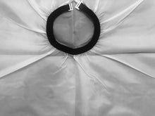 Naložite sliko v pregledovalnik galerije, Vrhunsko ogrinjalo za strizenje!  Prilagodljiv elasticen ovratnik!  Sirina 115cm- dolzina 140cm(univerzalna velikost primerna za vsakogar pri strizenju)  Namenjen tako za otroska, kot zenska strizenja in moska z povdarjenim vratom.  Zelo lahek in omogoca zracenje, kar je posledicno bolj prijetno v poletnih mesecih.
